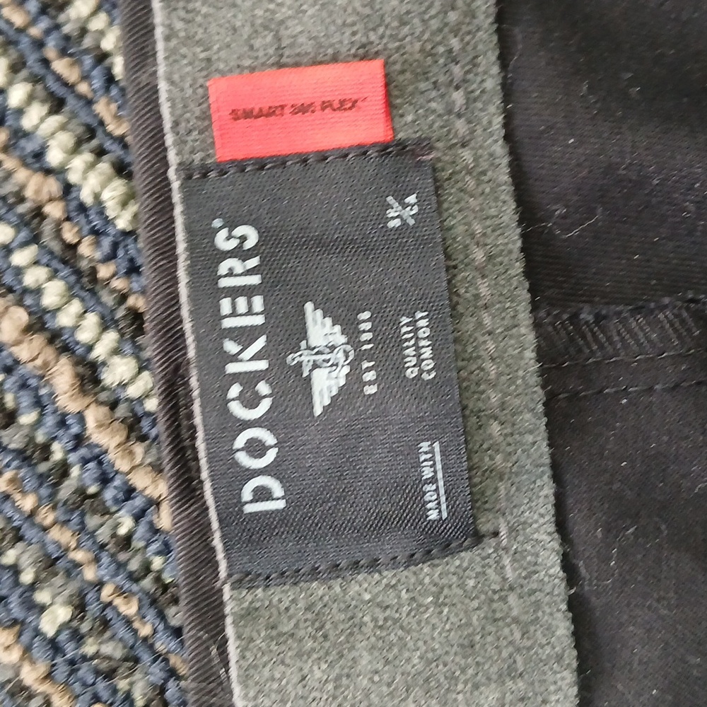 Dockers Workday Black Classic Fit Wrinkle-Free  360 Flex Pants Black 44x30 - Picture 5 of 7